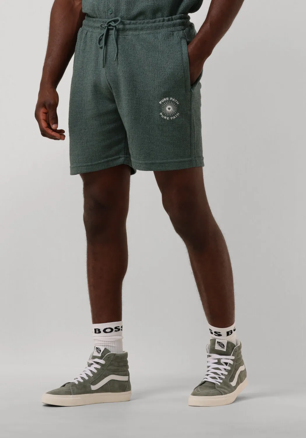 PURE PATH Heren Broeken Structured Short With Pocktes Cords And Front Embroidery Groen