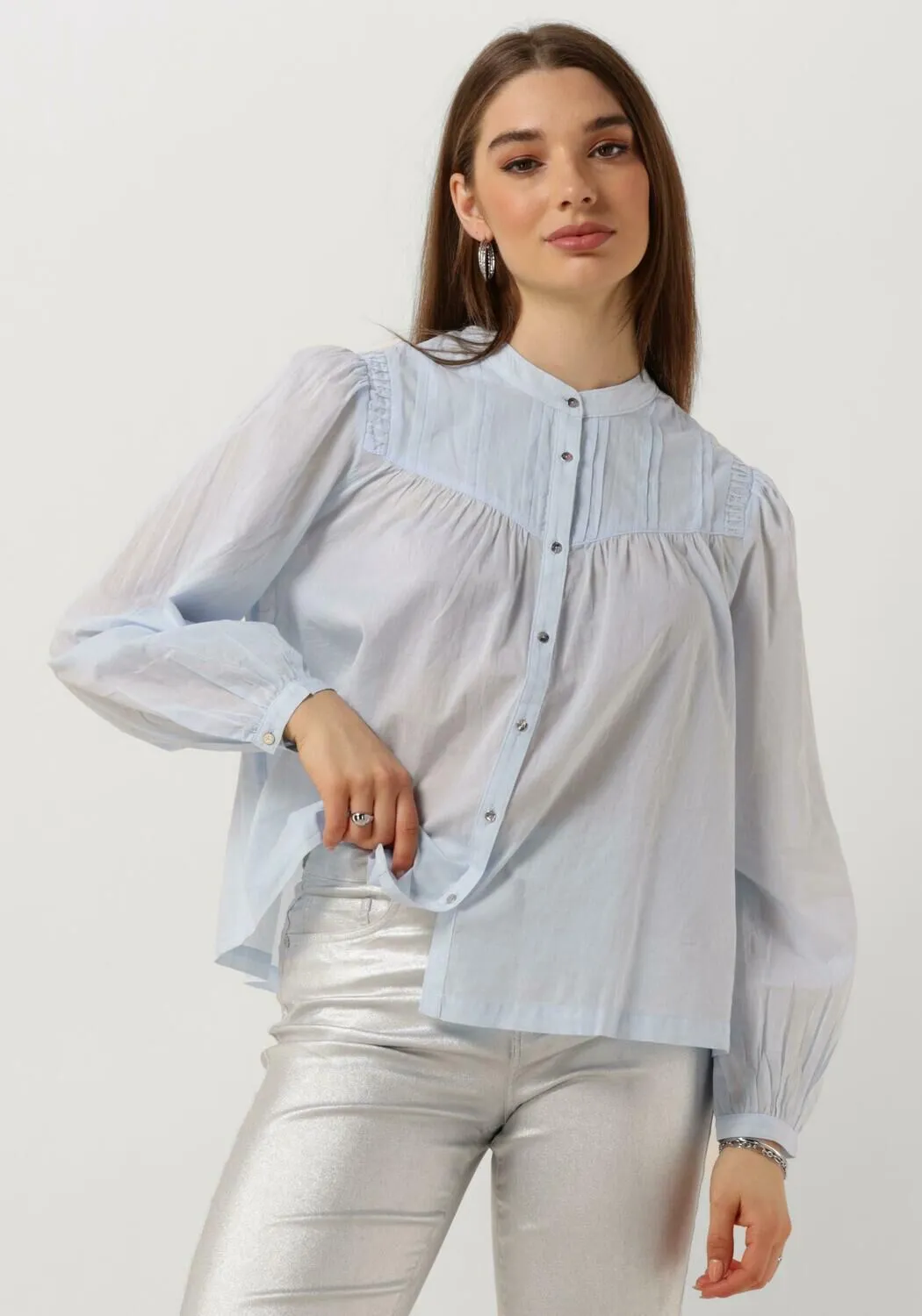 SCOTCH & SODA Dames Blouses Shirt With Pin Tuck Yoke And Gathering Lichtblauw